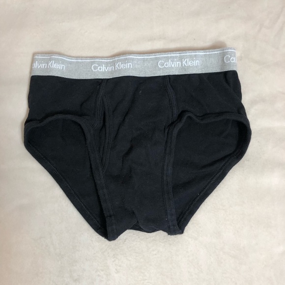 Black Cotton Calvin Klein brief
Size small - Picture 1 of 3